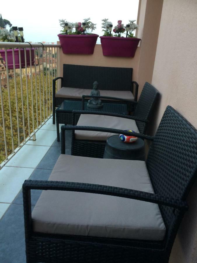 Chambre Dans Guest House Borrigo Menton Exterior foto